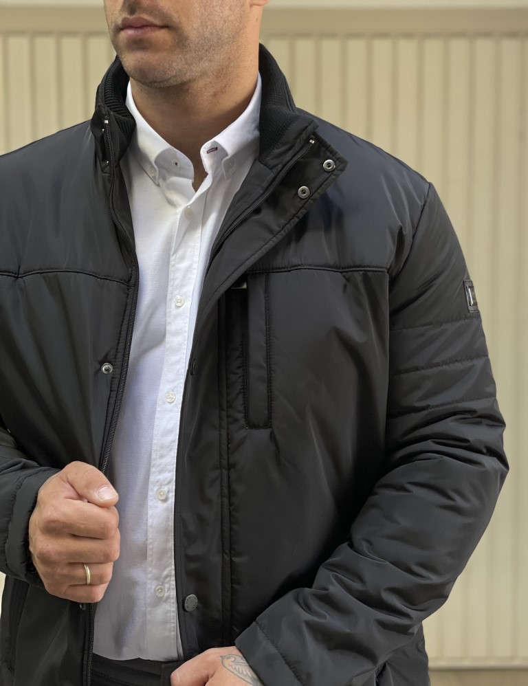 Ανδρικό μαύρο μπουφάν με γιακά HM406529 φωτογραφία